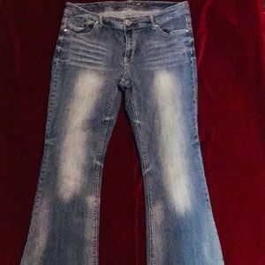 Seven7 Brand bellbottom jeans 😍🖤💫